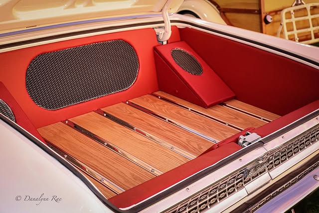Classic trunk with wood floor and speaker integration